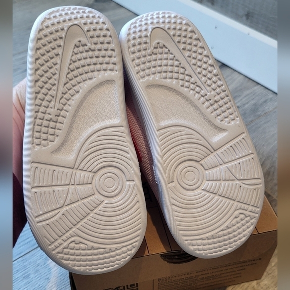 Nike Omni Multi-Court TD Pink Foam Kids - Picture 6 of 9